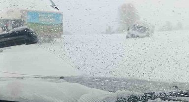 Kastamonu'da yoldan çıkan yolcu otobüsü kara saplandı