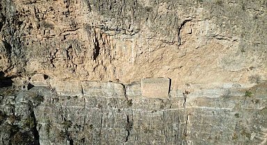 Kayaların ortasındaki manastır görenleri hayrete düşürüyor: Yüzlerce yıllık yapı dron ile görüntülendi