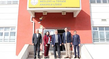 Kaymakam Öztürk okullarda incelemelerde bulundu