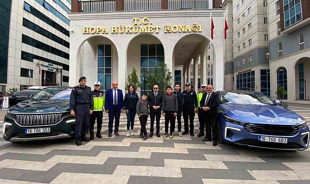Kaymakamdan öğrencilere Togg'un yeni modeli ile şehir turu