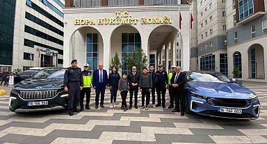 Kaymakamdan öğrencilere Togg'un yeni modeli ile şehir turu