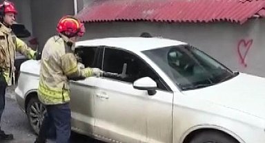 Kaynarca'da araç içinde mahsur kalan çocuk itfaiye tarafından kurtarıldı