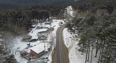Kazdağları'na beklenen kar geldi: Yüksek kesimler beyaza büründü