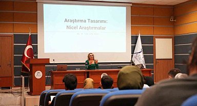 KBÜ'de tez yazım seminerlerinde beşinci hafta tamamlandı