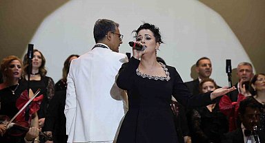 Kebapçısı da doktoru da bu koroda: 25 kişilik koro sahneye çıktı, izleyenleri mest etti