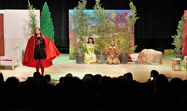 Keçiören'de Kırmızı Başlıklı Kız müzikali çocuklarla buluştu