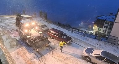 Kemaliye'de karla mücadele çalışmaları aralıksız sürüyor