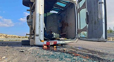 Kilis-Hatay karayolunda panelvanla cip çarpıştı: 3 yaralı