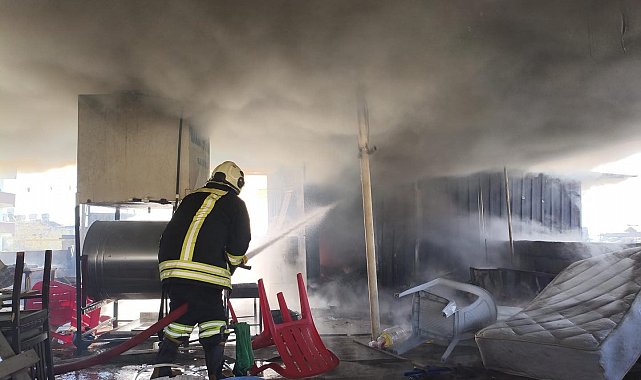 Kırıkhan'da evin çatı katı alevlere teslim oldu