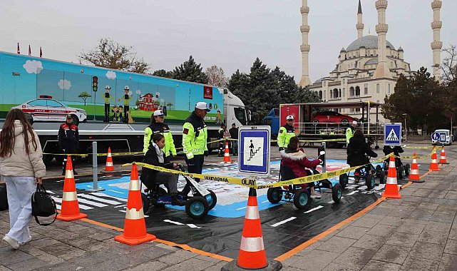 Kırıkkale'de jandarmanın "Mobil Trafik Eğitim Tırı"