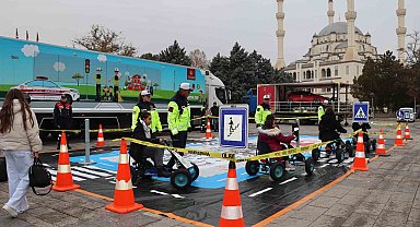 Kırıkkale'de jandarmanın "Mobil Trafik Eğitim Tırı"