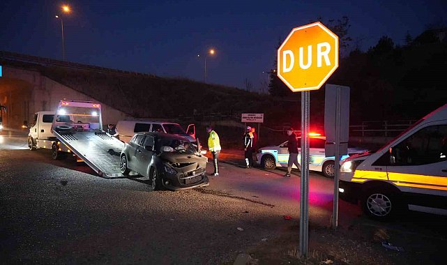 Kırıkkale'de minibüs ile otomobil kafa kafaya çarpıştı: 2 yaralı