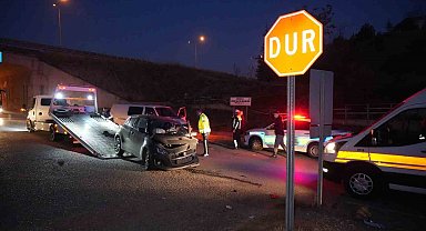 Kırıkkale'de minibüs ile otomobil kafa kafaya çarpıştı: 2 yaralı