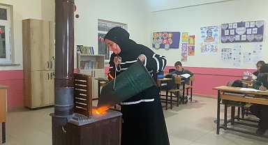 Kırsalın iki kadın öğretmeni zorluklara rağmen eğitimi omuzluyor