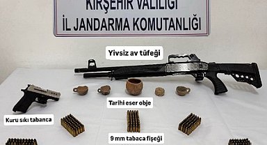 Kırşehir'de kaçakçılık operasyonu: silah, mühimmat ve tarihi eser ele geçirildi