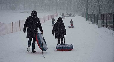 Kış turizminin gözdesi Kartepe'de kar sevinci