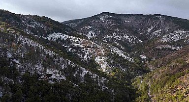 Kızılcahamam'da kar yağışı etkili oldu: Soğuksu Milli Parkı'nda kartpostallık manzaralar oluştu