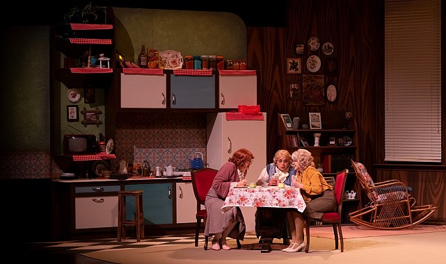 Kocaeli Şehir Tiyatroları "Üç Jokerli Konken" oyunuyla Berlin'de sahne alacak