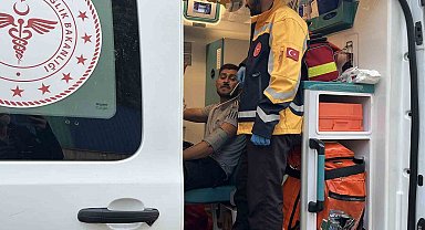 Kocaeli'de bina çatısında yangın: Baba ve oğlu dumandan etkilendi