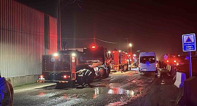 Kocaeli'de geri dönüşüm deposunda yangın: 1 yaralı