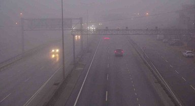 Kocaeli'de yoğun sis trafiği olumsuz etkiledi: Görüş mesafesi 75 metreye düştü