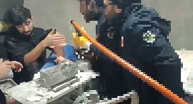 Kolu hamur makinesine sıkışan çocuğun imdadına itfaiye yetişti