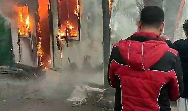 Konteyner alev alev yandı