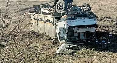 Kontrolden çıkan kamyon şarampole devrilerek takla attı: 1 yaralı