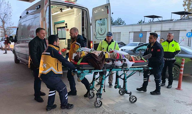 Kontrolden çıkan minibüs şarampole yuvarlandı: 1 yaralı