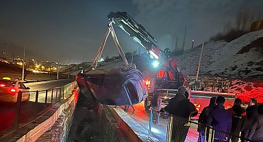 Kontrolden çıkan otomobil su kanalına düştü: 1 yaralı