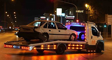 Kontrolden çıkan otomobil zincirleme kazaya neden oldu