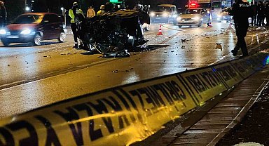 Kontrolden çıkıp ağaca çarpan otomobil alev aldı: 1'i ağır 2 yaralı