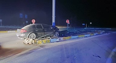 Konya'da otomobil refüje çıktı: 3 yaralı