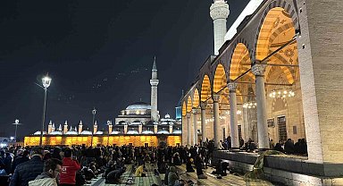 Konya'da Regaib Kandili'nde eller semaya açıldı