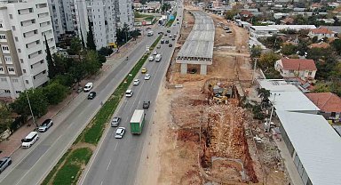 Köprülü kavşak inşaatını durduran pide fırını mahkeme kararıyla yıkıldı