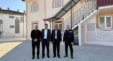 Köy camii bahçesinde parke taşı ve çevre düzenlemesi tamamlandı