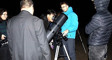 Köyceğiz'de öğrenciler Ay'ı teleskopla inceledi