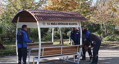 Köyceğiz'de ortak yaşam alanlarına 'kent mobilyası' yerleştirildi