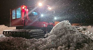 Köyde mahsur kalan tansiyon hastası, 5 saatlik mücadeleyle hastaneye ulaştırıldı