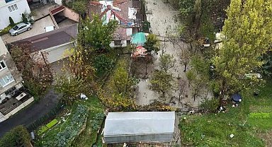 Küçükçekmece'de site otoparkını su bastı