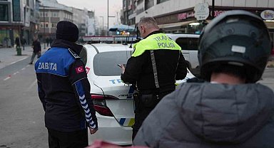 Kurallara uymayan sürücülere 993 TL ceza kesildi