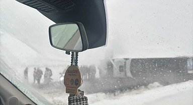 Kurtalan'da devrilen kamyonun sürücüsü yaralandı