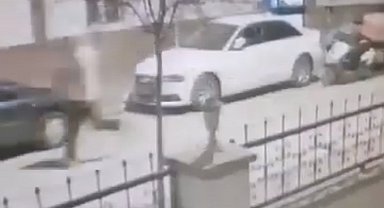 Kuryenin çantasındaki dürümü çalıp koşarak kaçtı