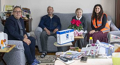 Kuşadası Belediyesi'nden engelli Osman amcaya anlamlı ziyaret