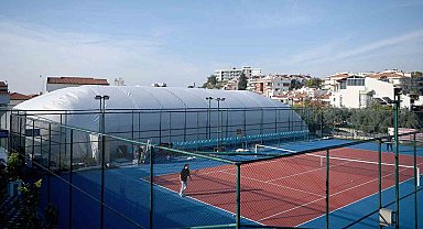 Kuşadası Tenis Kulübü'nde 'balon kort' yapımı tamamlandı