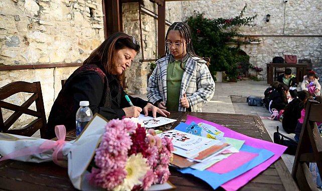 Kuşadası'nda çocuklara hem kitap hem hayvan sevgisi aşılandı