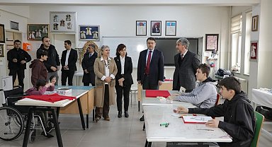 Kütahya Valisi Işın: "Özel bireylerin mesleki beceriler kazanması ve üretime katılması büyük önem taşıyor"