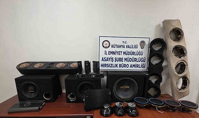 Kütahya'da araçlardan ses sistemi hırsızlığı yapan 2 şüpheli yakalandı