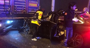 Kütahya'da feci kaza: Tıra arkadan çarpan otomobildeki 4 kişi hayatını kaybetti