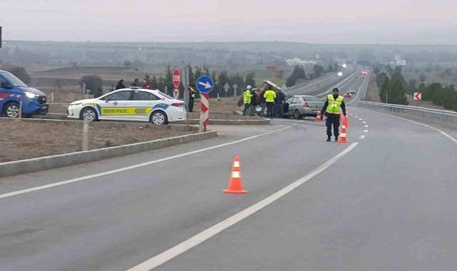 Kütahya'da otomobil ile traktör çarpıştı: 2 yaralı